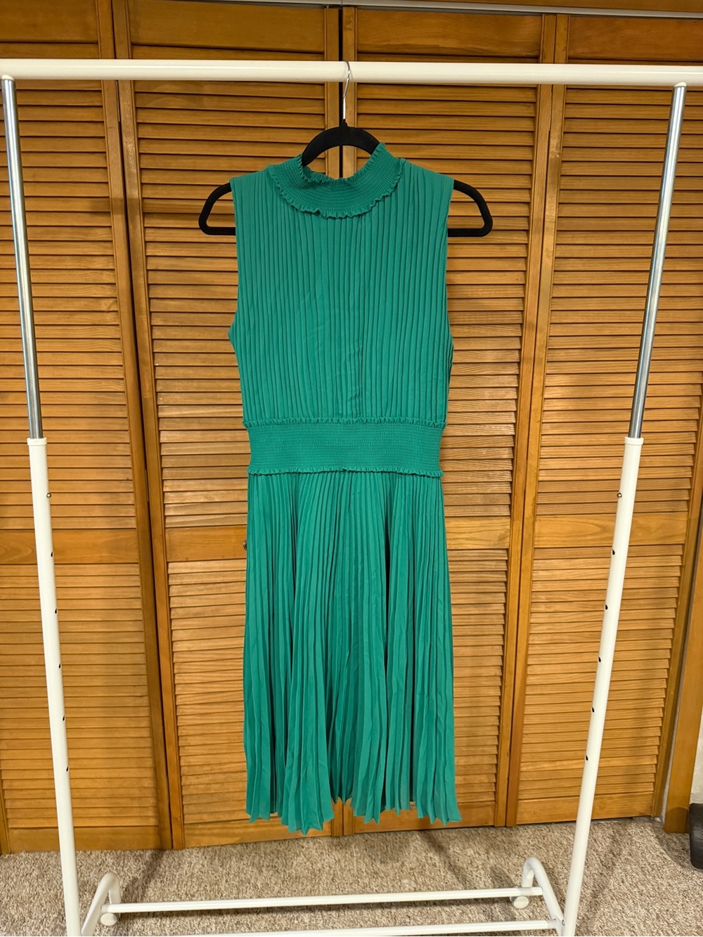 Sleeveless Pleated Green Midi Dress